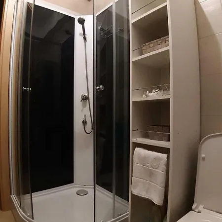 25 Metres Carres Proche De La Apartman